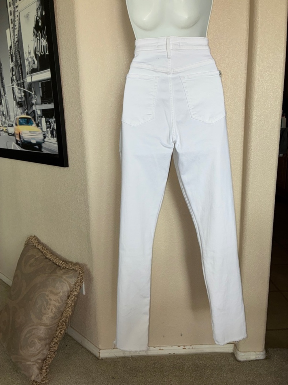 Joe's Jeans Women's, 31, White EUC High-Rise Straight Leg Denim euc - Picture 4 of 15